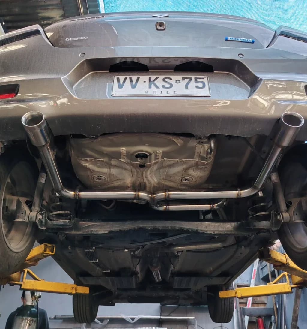 Suzuki Swift 2026, Línea completa en inoxidable con doble salida